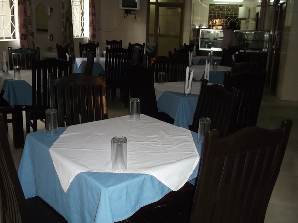 Imagen del bar/restaurante del Hotel Ideal, DAR ES SALAAM. Foto 2