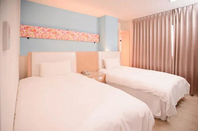Imagen de la habitación del Hotel I-deal. Foto 13