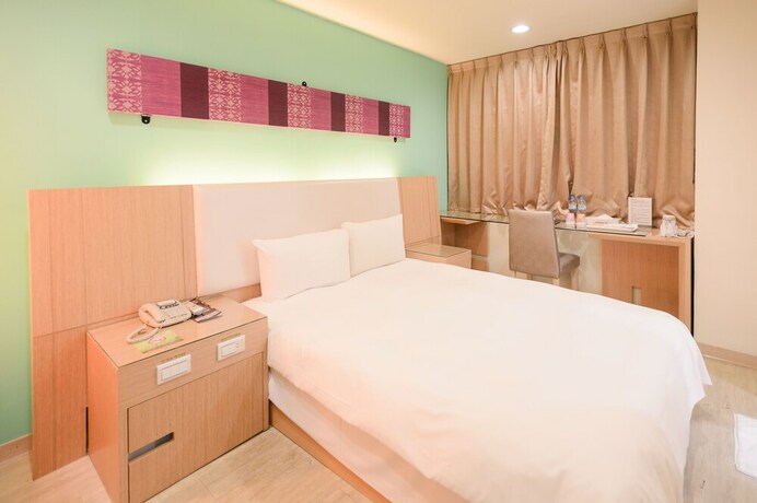 Imagen de la habitación del Hotel I-deal. Foto 17