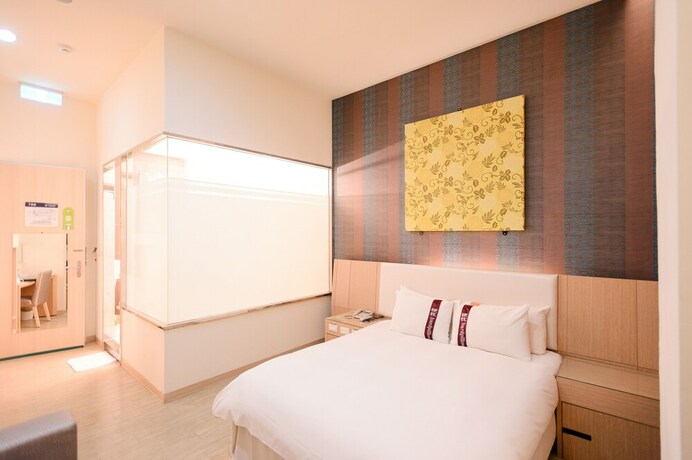 Imagen de la habitación del Hotel I-deal. Foto 18