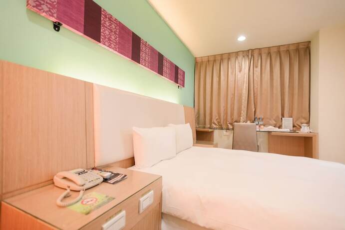 Imagen de la habitación del Hotel I-deal. Foto 20
