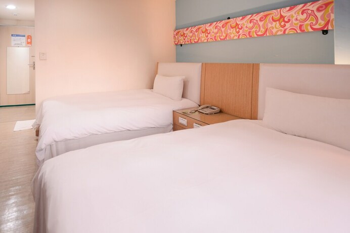 Imagen de la habitación del Hotel I-deal. Foto 22