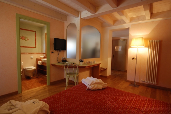 Imagen de la habitación del Hotel Ideal, Madonna di Campiglio. Foto 4