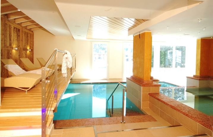 Imagen de la piscina del Hotel Ideal, Madonna di Campiglio. Foto 14