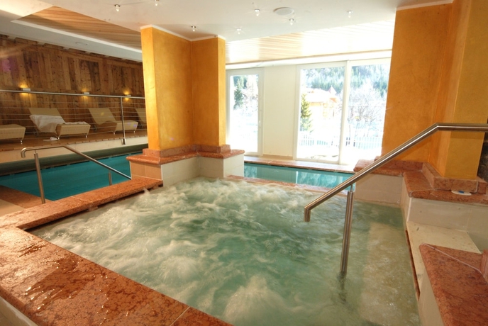 Imagen de la piscina del Hotel Ideal, Madonna di Campiglio. Foto 15