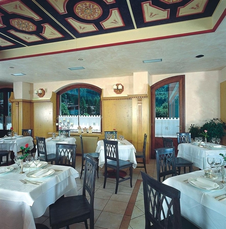 Imagen del bar/restaurante del Hotel Ideal, Madonna di Campiglio. Foto 2