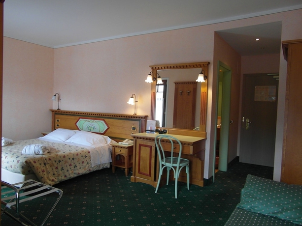 Imagen de la habitación del Hotel Ideal, Madonna di Campiglio. Foto 9