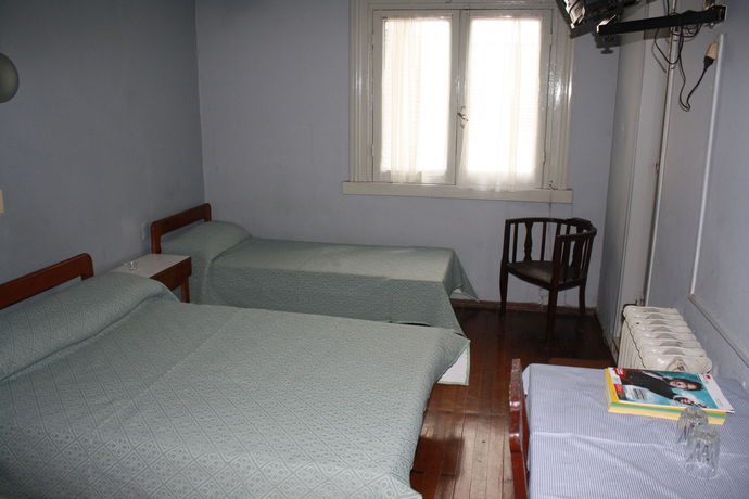 Imagen de los exteriores del Hotel Ideal, Montevideo. Foto 12