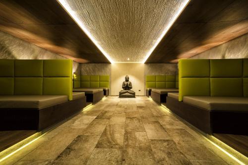 Imagen de los interiores del Hotel Ideal Park. Foto 5