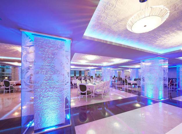 Imagen del bar/restaurante del Hotel Ideal Prime Beach. Foto 3