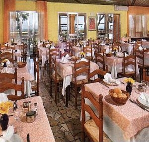 Imagen del bar/restaurante del Hotel Ideal, Rimini. Foto 2