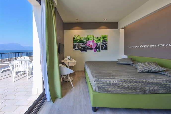 Imagen de la habitación del Hotel Ideal, Sirmione. Foto 2