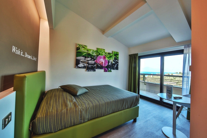 Imagen de la habitación del Hotel Ideal, Sirmione. Foto 8