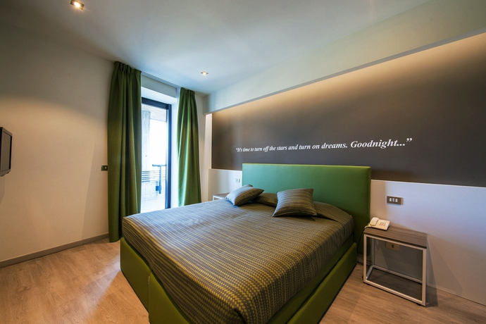 Imagen de la habitación del Hotel Ideal, Sirmione. Foto 12