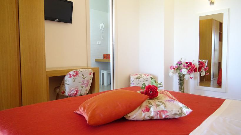 Imagen de la habitación del Hotel Ideale, Asis. Foto 11