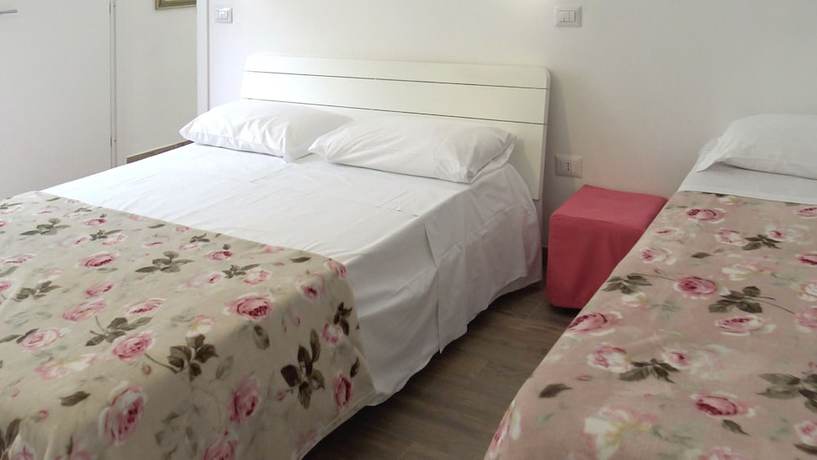 Imagen de la habitación del Hotel Ideale, Asis. Foto 14