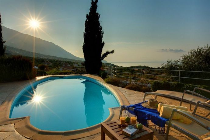 Imagen de los interiores del Hotel Ideales Resort. Foto 11
