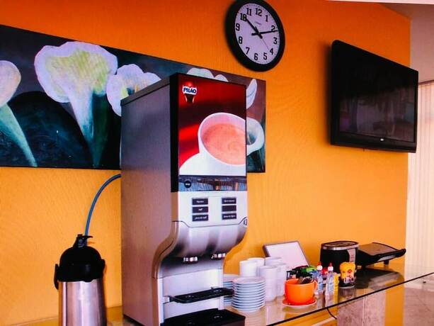Imagen del bar/restaurante del Hotel Ideals. Foto 16
