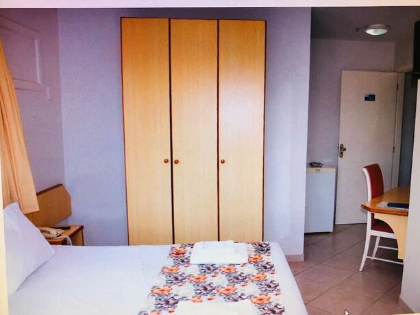 Imagen de la habitación del Hotel Ideals. Foto 36