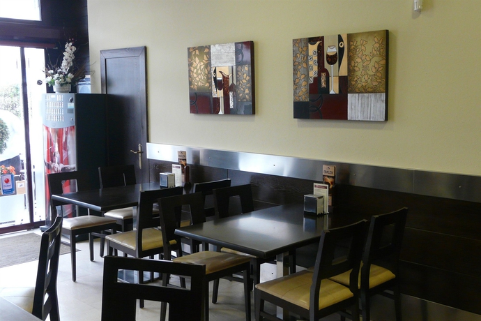 Imagen del bar/restaurante del Hotel Idh Angel. Foto 3