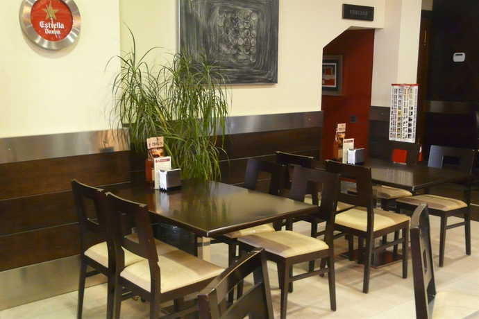 Imagen del bar/restaurante del Hotel Idh Angel. Foto 4