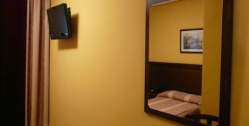 Imagen de la habitación del Hotel Idh Angel. Foto 11