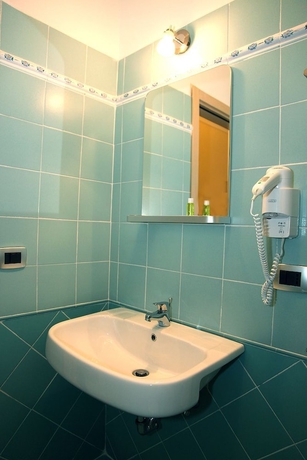 Imagen de la habitación del Hotel Idria Hotel. Foto 17