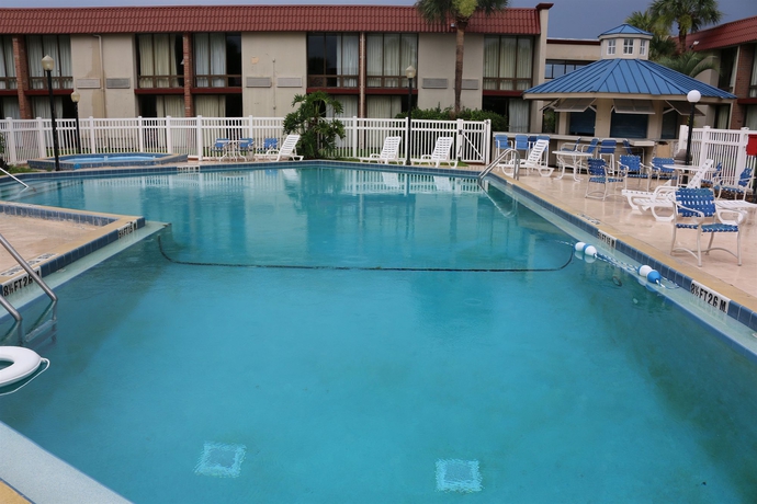 Imagen de la piscina del Hotel I-drive Grand Resort And Suites. Foto 6