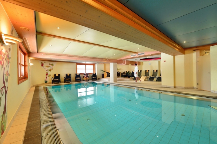 Imagen de la piscina del Hotel Ifa Alpenhof Wildental Kleinwalsertal. Foto 15