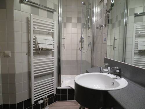 Imagen de la habitación del Hotel Ifen. Foto 7