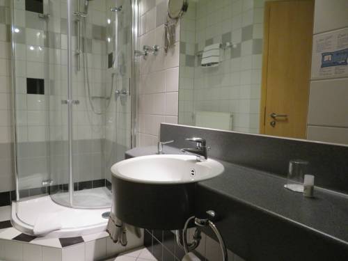 Imagen de la habitación del Hotel Ifen. Foto 8