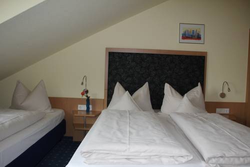 Imagen de la habitación del Hotel Ifen. Foto 9