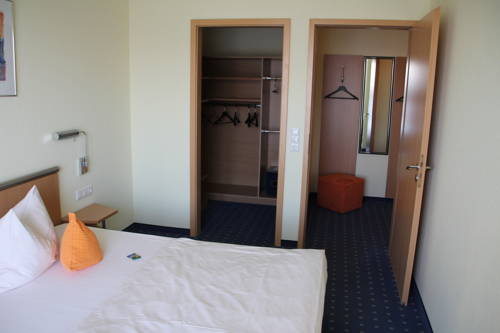 Imagen de la habitación del Hotel Ifen. Foto 13