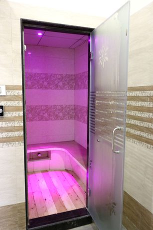 Imagen de la piscina del Hotel Igatpuri Hills Retreat. Foto 14