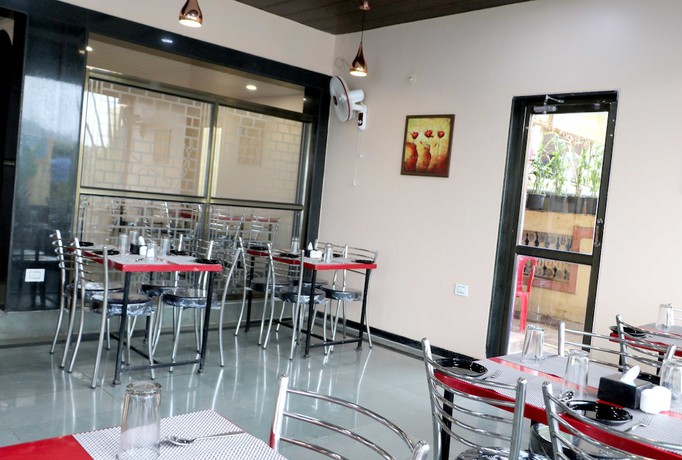 Imagen del bar/restaurante del Hotel Igatpuri Hills Retreat. Foto 7