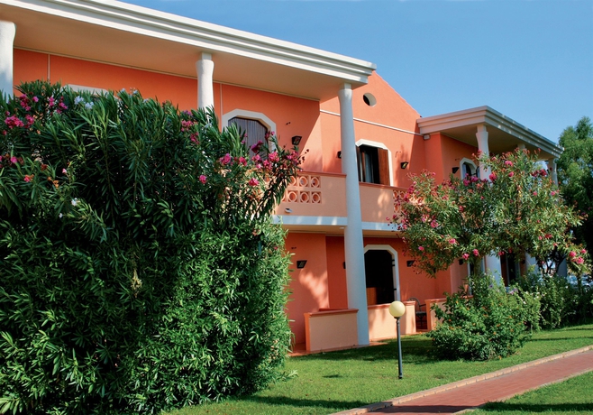Imagen de los exteriores del Hotel Igv Club Vacanze Le Castella. Foto 8