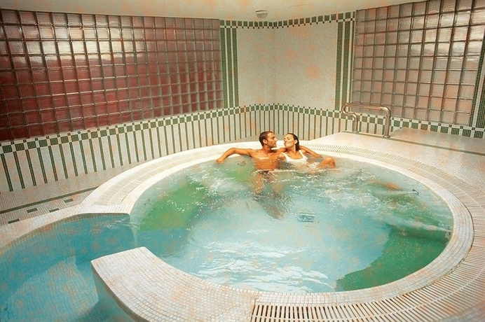 Imagen de la piscina del Hotel Igv Club Vacanze Le Castella. Foto 15