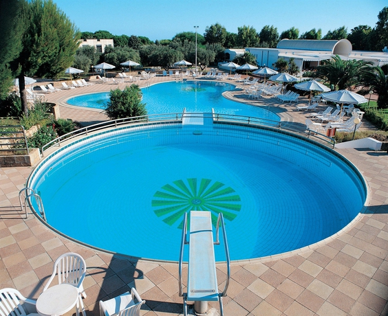 Imagen de la piscina del Hotel Igv Club Vacanze Le Castella. Foto 16