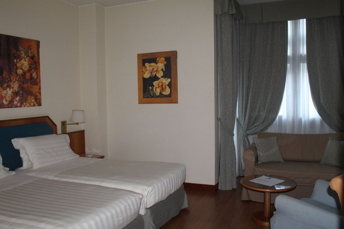 Imagen de la habitación del Hotel Ih Hotels Milano Eur Trezzano Sul Naviglio. Foto 7