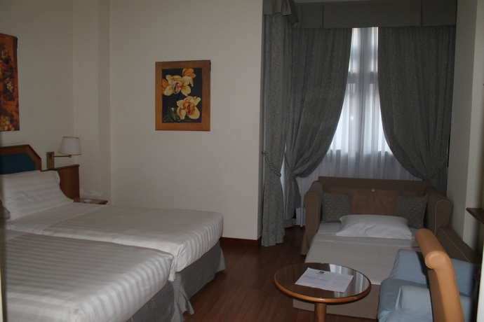 Imagen de la habitación del Hotel Ih Hotels Milano Eur Trezzano Sul Naviglio. Foto 9