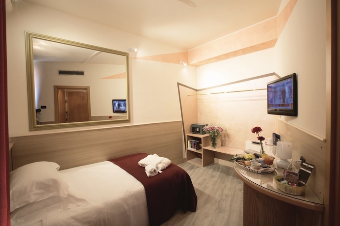 Imagen de la habitación del Hotel Ih Hotels Milano St. John Sesto San Giovanni. Foto 2