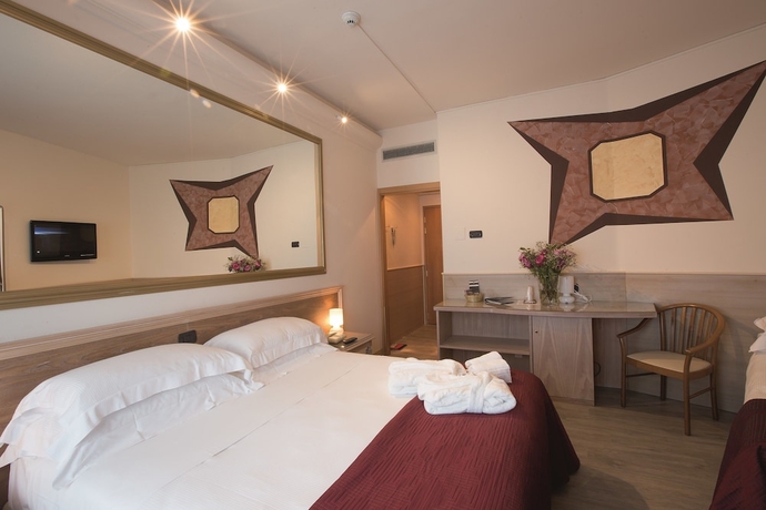 Imagen de la habitación del Hotel Ih Hotels Milano St. John Sesto San Giovanni. Foto 14