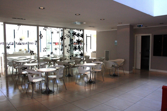 Imagen del bar/restaurante del Hotel Ih Hotels Milano Watt 13, Milán. Foto 2