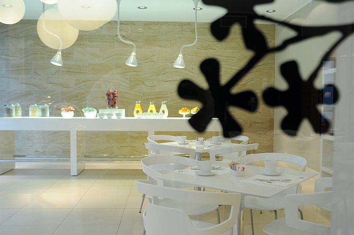 Imagen del bar/restaurante del Hotel Ih Hotels Milano Watt 13, Milán. Foto 3