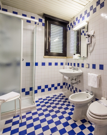 Imagen de la habitación del Hotel Ih Hotels Padova Admiral. Foto 14