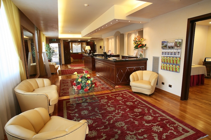 Imagen de los interiores del Hotel Ih Hotels Padova Admiral. Foto 18