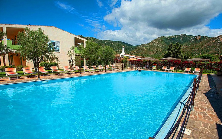 Imagen general del Hotel Ih Hotels Villasimius Le Zagare Resort. Foto 8