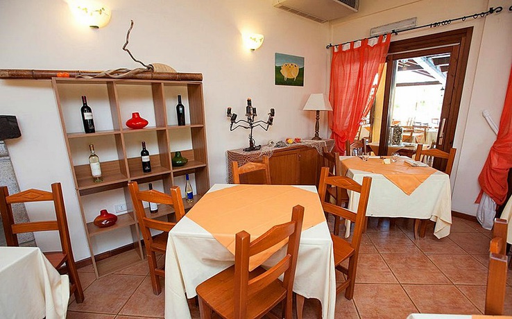 Imagen general del Hotel Ih Hotels Villasimius Le Zagare Resort. Foto 2