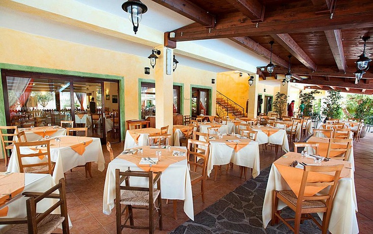 Imagen general del Hotel Ih Hotels Villasimius Le Zagare Resort. Foto 3