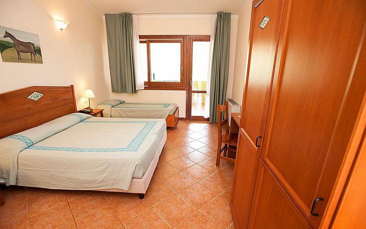 Imagen general del Hotel Ih Hotels Villasimius Le Zagare Resort. Foto 7